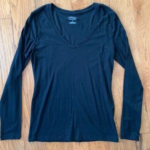 Women’s Banana Republic long sleeve v-neck tee